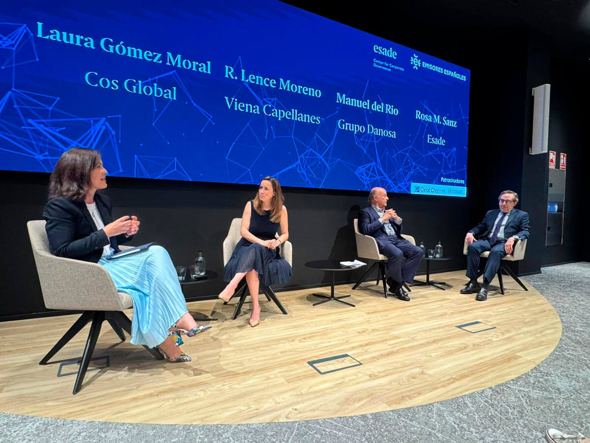 Foto de la ponencia “El crecimiento de la empresa familiar" de WomenCEO y Esade