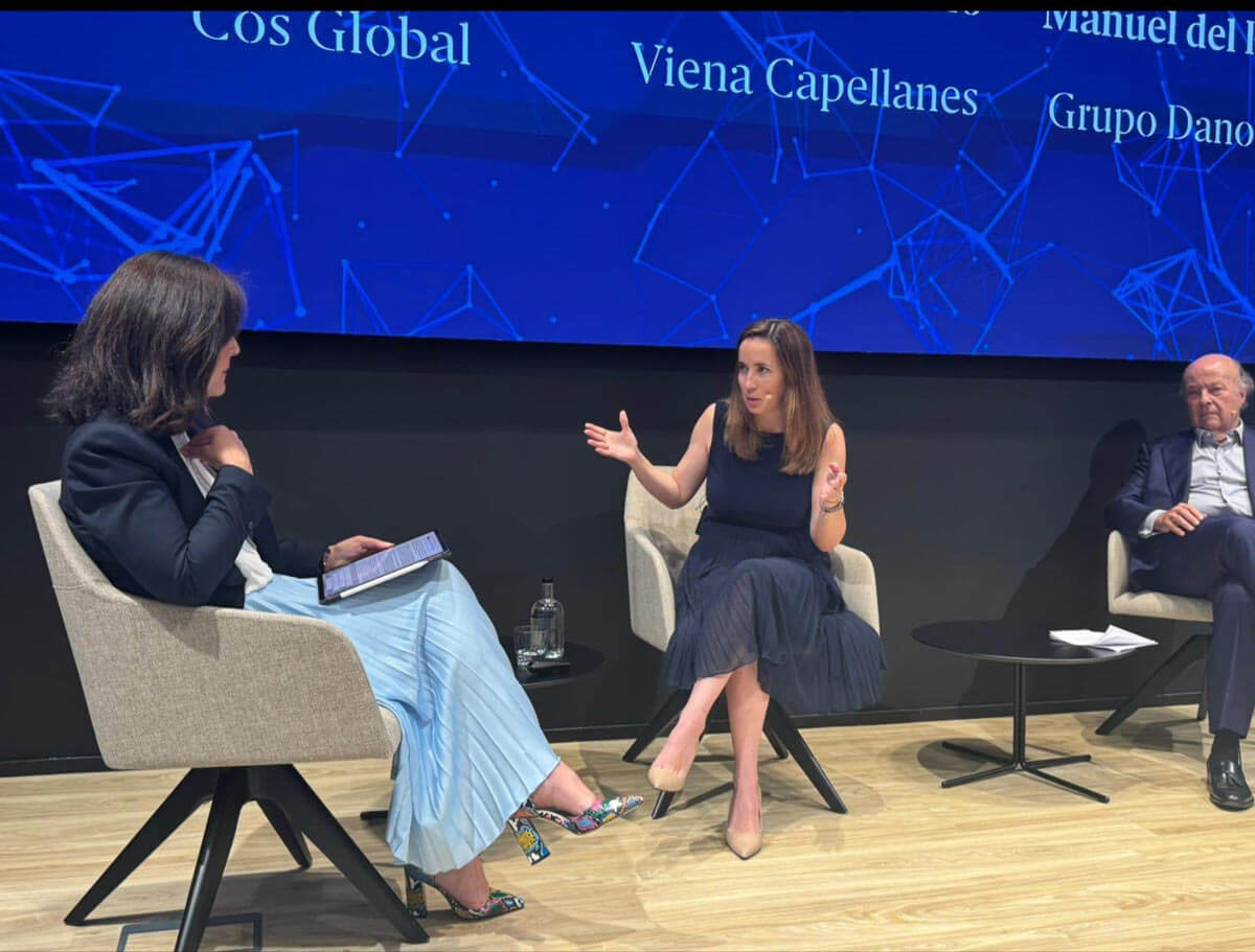 Laura Gómez, Directora General de COS Global Services durante ponencia “El crecimiento de la empresa familiar" de WomenCEO y Esade